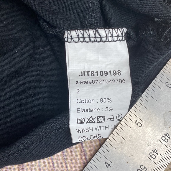 SHEIN Two-piece outfit: 1 pair of shorts and 1 crop top - Picture 11 of 13